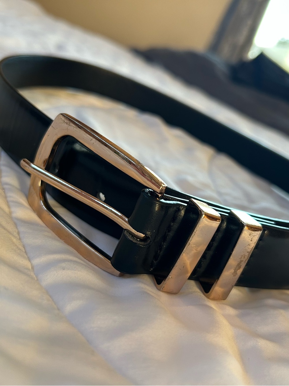 Classic Women’s Black Leather Belt with Gd Buckle